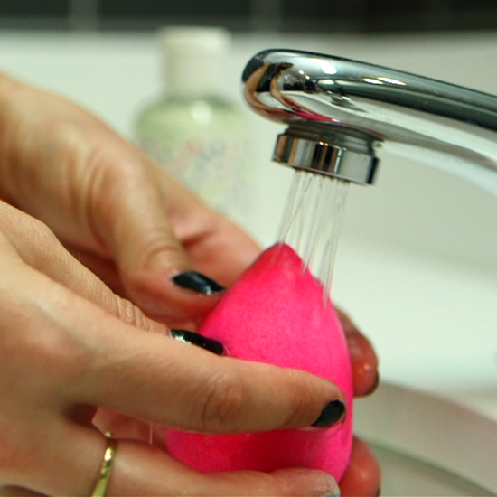 How To-Use A Beauty Blender