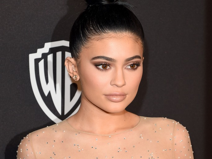 Get Kylie Jenner’s Golden Globes Makeup Look