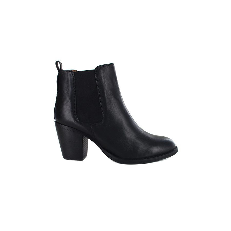 Warm Up Winter With Black Boots - style etcetera
